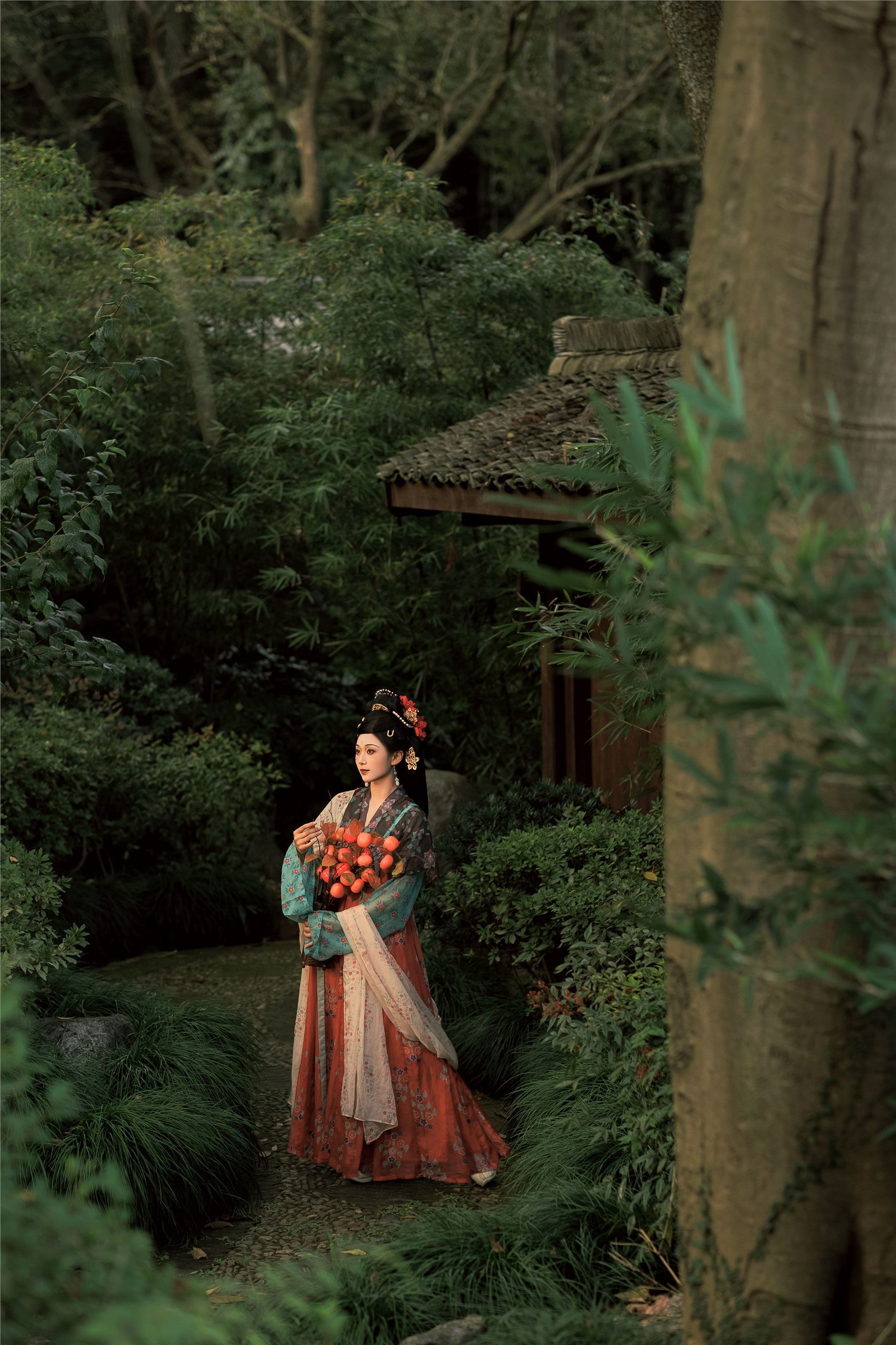 YITUYU艺图语 2025.01.12 山寺踏秋 郑钰熙